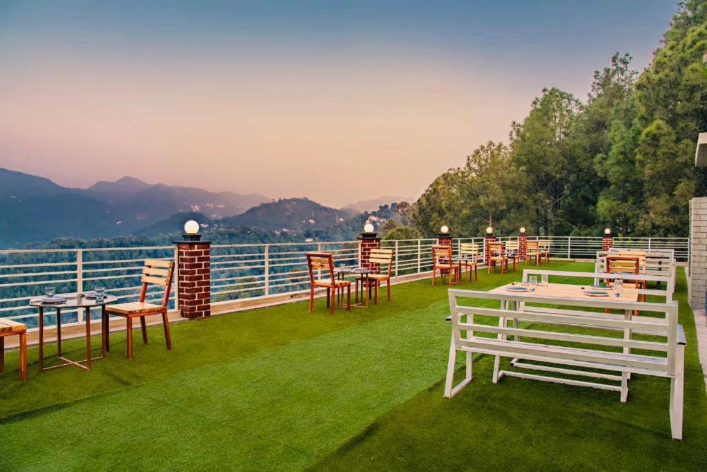 Hillcrest Heights Panzió Kasauli Kültér fotó