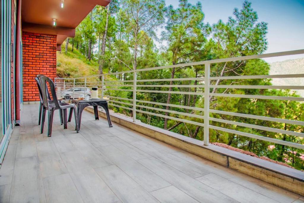 Hillcrest Heights Panzió Kasauli Kültér fotó