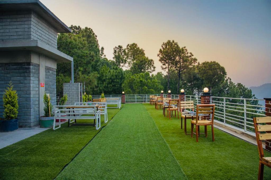 Hillcrest Heights Panzió Kasauli Kültér fotó