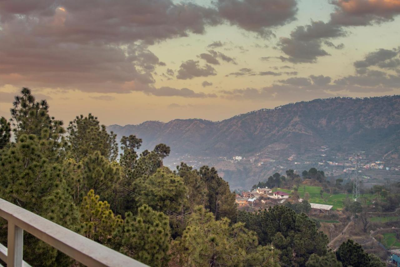 Hillcrest Heights Panzió Kasauli Kültér fotó